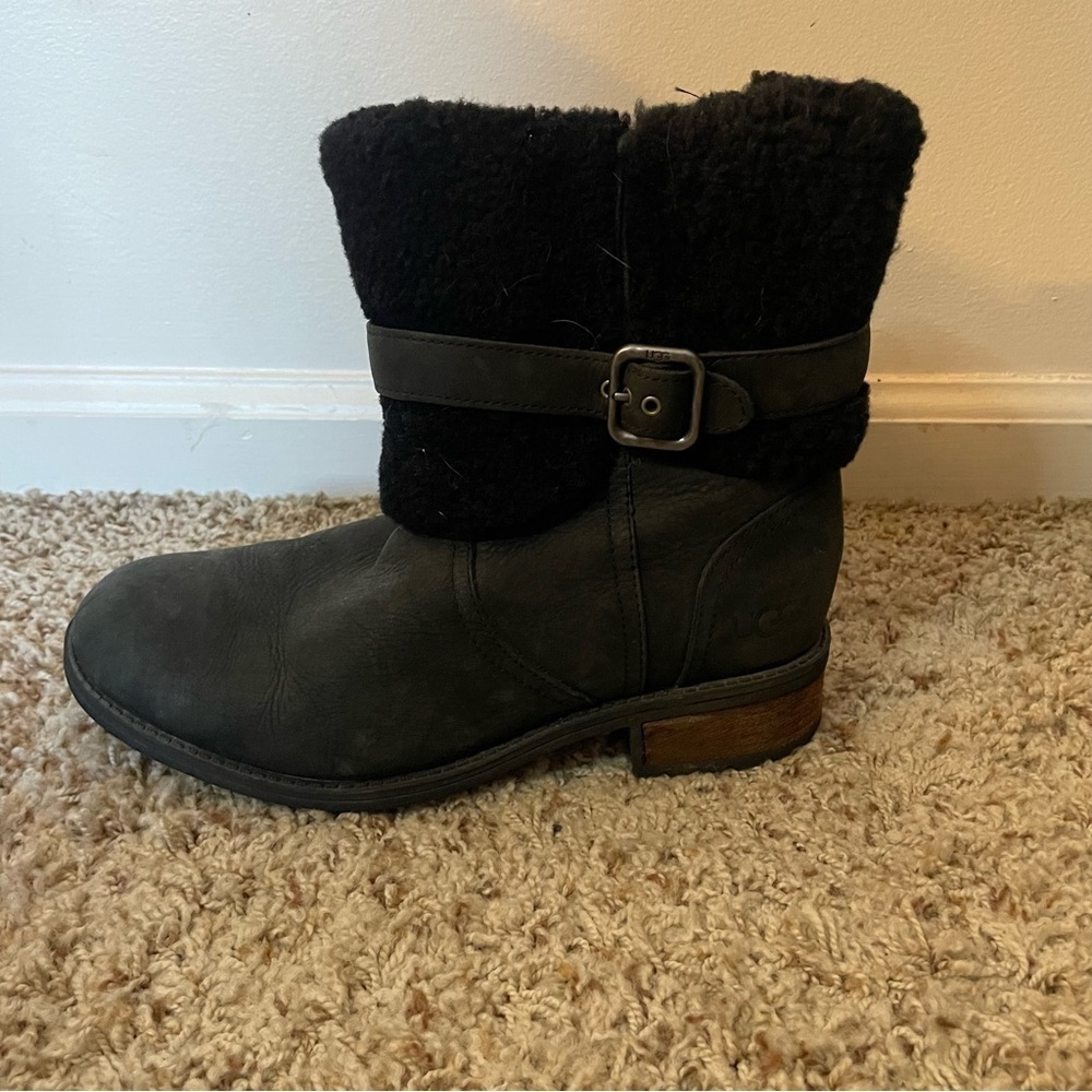 UGG Cozy Black Ankle Left Boot with Buckle- one boot only size 7.5